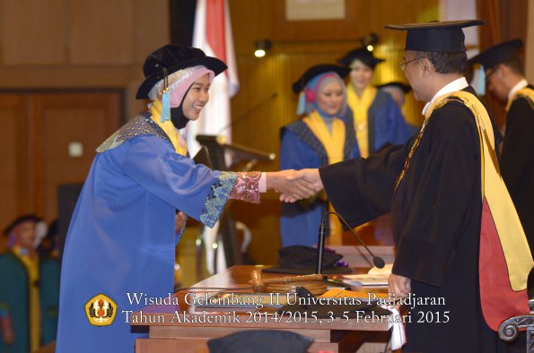 Wisuda Unpad Gel II TA 2014_2015  Fakultas Ilmu Budaya oleh Rektor 036