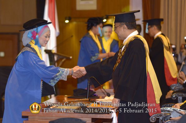 Wisuda Unpad Gel II TA 2014_2015  Fakultas Ilmu Budaya oleh Rektor 037