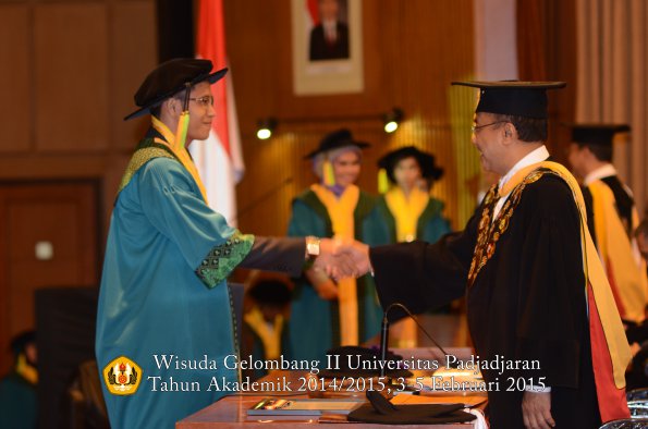 Wisuda Unpad Gel II TA 2014_2015  Fakultas Ilmu Komunikasi oleh Rektor 004