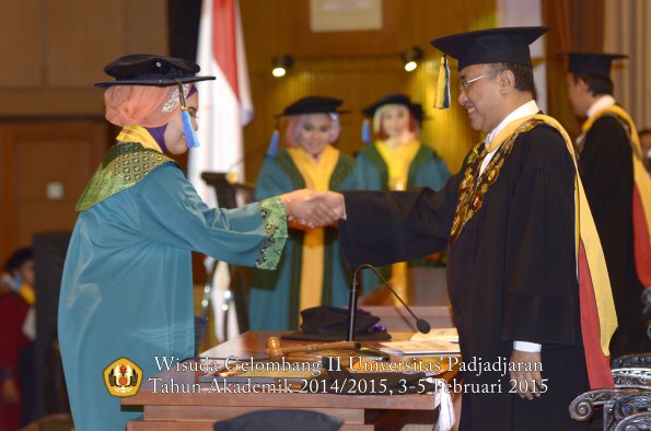 Wisuda Unpad Gel II TA 2014_2015  Fakultas Keperawatan oleh Rektor 004