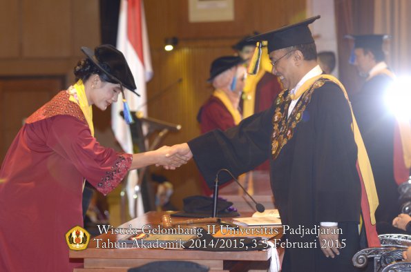 Wisuda Unpad Gel II TA 2014_2015  Fakultas Keperawatan oleh Rektor 011
