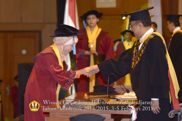 Wisuda Unpad Gel II TA 2014_2015  Fakultas Keperawatan oleh Rektor 012