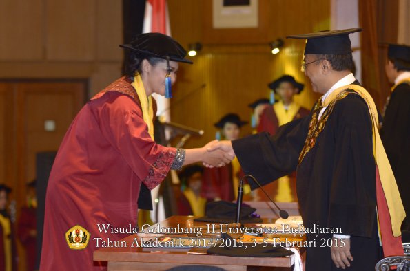 Wisuda Unpad Gel II TA 2014_2015  Fakultas Keperawatan oleh Rektor 013