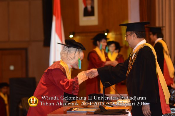 Wisuda Unpad Gel II TA 2014_2015  Fakultas PIK oleh Rektor 003