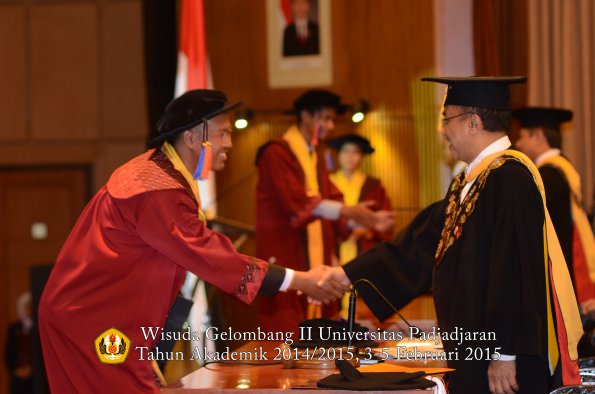 Wisuda Unpad Gel II TA 2014_2015  Fakultas Teknik Geologi oleh Rektor 015