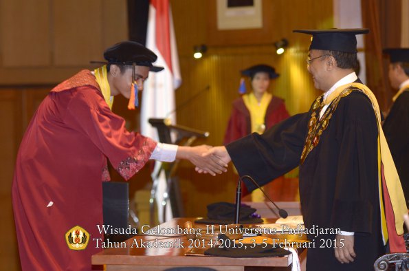 Wisuda Unpad Gel II TA 2014_2015  Fakultas Teknik Geologi oleh Rektor 016