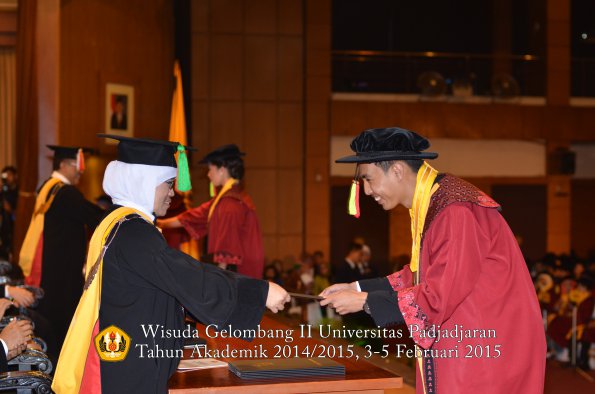Wisuda Unpad Gel II TA 2014_2015 Fakultas Mipa oleh Dekan  035