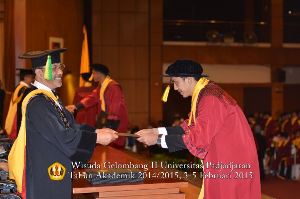 Wisuda Unpad Gel II TA 2014_2015  Fakultas Ilmu Komunikasi oleh Dekan 011