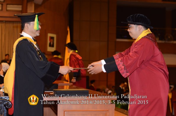 Wisuda Unpad Gel II TA 2014_2015  Fakultas Ilmu Komunikasi oleh Dekan 012