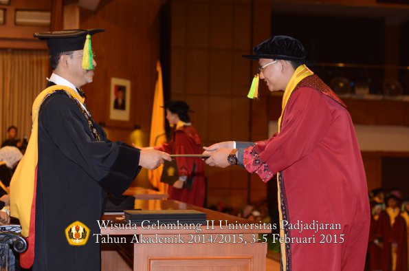 Wisuda Unpad Gel II TA 2014_2015  Fakultas Ilmu Komunikasi oleh Dekan 014