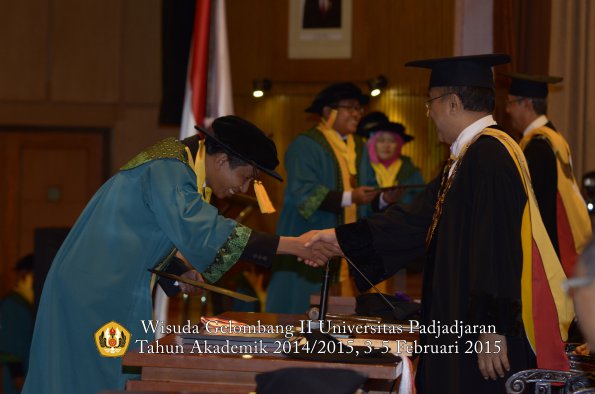 Wisuda Unpad Gel II TA 2014_2015 Fakultas Ekonomi dan Bisnis oleh Rektor 001