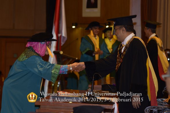 Wisuda Unpad Gel II TA 2014_2015 Fakultas Ekonomi dan Bisnis oleh Rektor 003