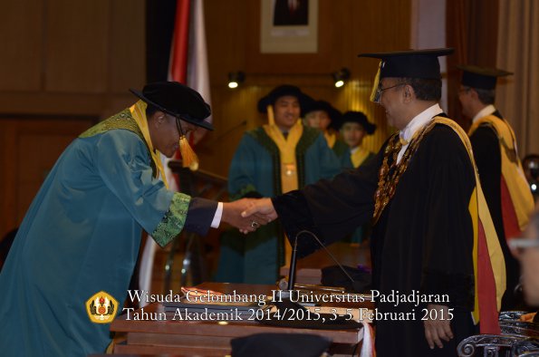 Wisuda Unpad Gel II TA 2014_2015 Fakultas Ekonomi dan Bisnis oleh Rektor 005