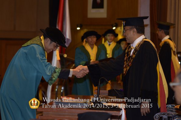 Wisuda Unpad Gel II TA 2014_2015 Fakultas Ekonomi dan Bisnis oleh Rektor 006