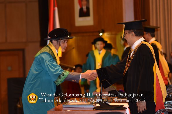 Wisuda Unpad Gel II TA 2014_2015 Fakultas Ekonomi dan Bisnis oleh Rektor 008