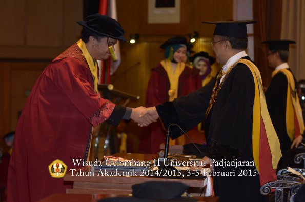 Wisuda Unpad Gel II TA 2014_2015 Fakultas Kedokteran oleh Rektor 013