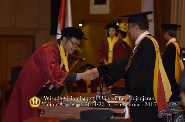 Wisuda Unpad Gel II TA 2014_2015 Fakultas Kedokteran oleh Rektor 044