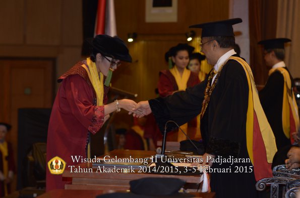 Wisuda Unpad Gel II TA 2014_2015 Fakultas Kedokteran oleh Rektor 051