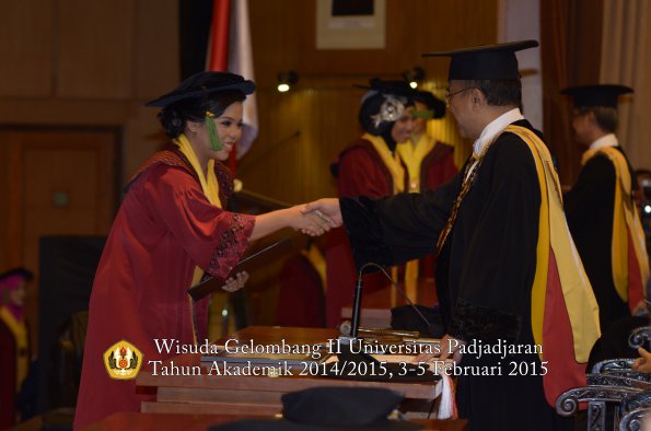 Wisuda Unpad Gel II TA 2014_2015 Fakultas Kedokteran oleh Rektor 053
