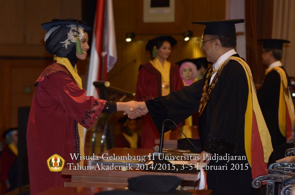 Wisuda Unpad Gel II TA 2014_2015 Fakultas Kedokteran oleh Rektor 054