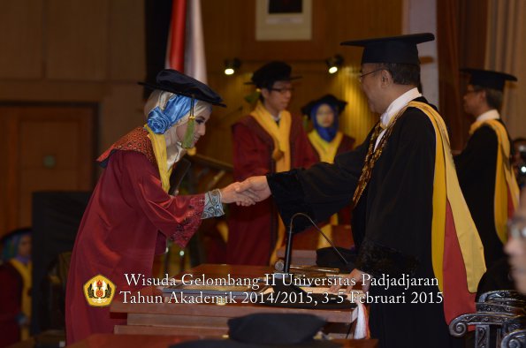 Wisuda Unpad Gel II TA 2014_2015 Fakultas Kedokteran oleh Rektor 063