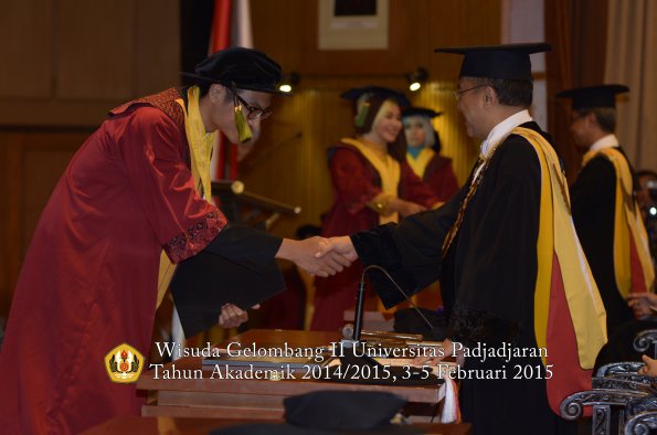 Wisuda Unpad Gel II TA 2014_2015 Fakultas Kedokteran oleh Rektor 076
