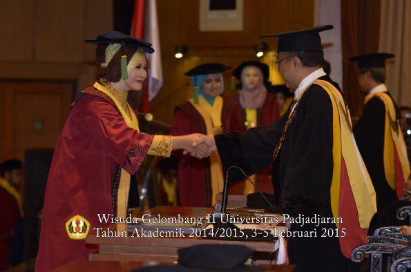 Wisuda Unpad Gel II TA 2014_2015 Fakultas Kedokteran oleh Rektor 077