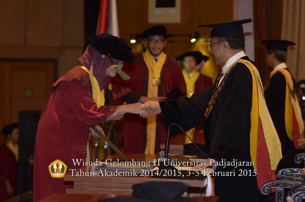 Wisuda Unpad Gel II TA 2014_2015 Fakultas Kedokteran oleh Rektor 085