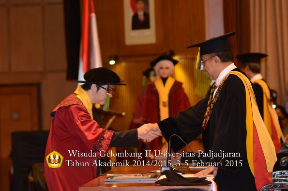 Wisuda Unpad Gel II TA 2014_2015 Fakultas Kedokteran oleh Rektor 087