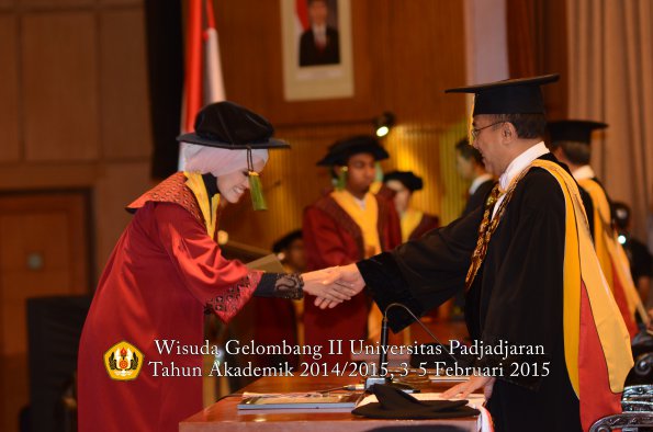 Wisuda Unpad Gel II TA 2014_2015 Fakultas Kedokteran oleh Rektor 088