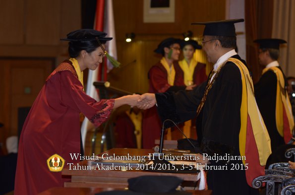 Wisuda Unpad Gel II TA 2014_2015 Fakultas Kedokteran oleh Rektor 094