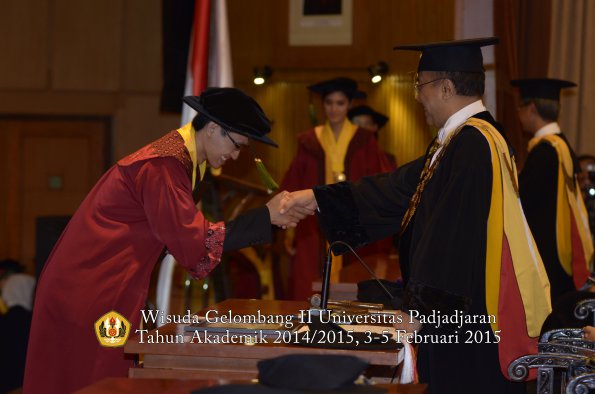 Wisuda Unpad Gel II TA 2014_2015 Fakultas Kedokteran oleh Rektor 095