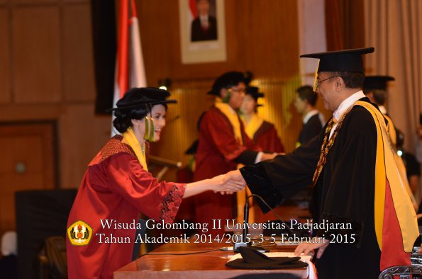 Wisuda Unpad Gel II TA 2014_2015 Fakultas Kedokteran oleh Rektor 115