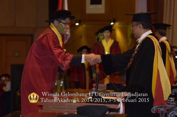 Wisuda Unpad Gel II TA 2014_2015 Fakultas Kedokteran oleh Rektor 116