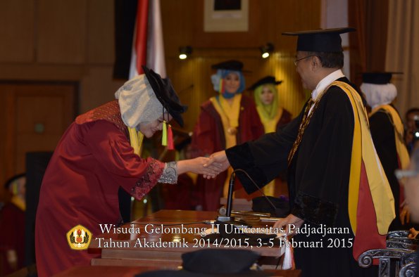 Wisuda Unpad Gel II TA 2014_2015 Fakultas Mipa oleh Rektor 016