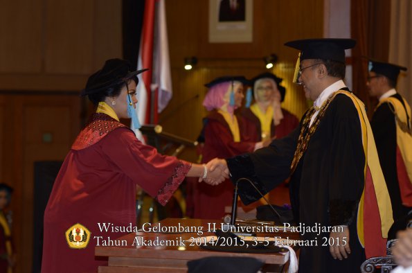 Wisuda Unpad Gel II TA 2014_2015  Fakultas Ilmu Budaya oleh Rektor 001