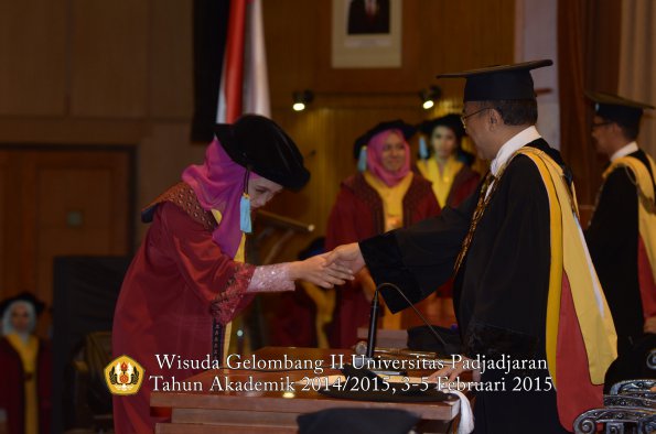 Wisuda Unpad Gel II TA 2014_2015  Fakultas Ilmu Budaya oleh Rektor 007