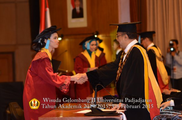 Wisuda Unpad Gel II TA 2014_2015  Fakultas Ilmu Budaya oleh Rektor 009