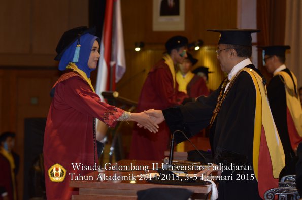Wisuda Unpad Gel II TA 2014_2015  Fakultas Ilmu Budaya oleh Rektor 012