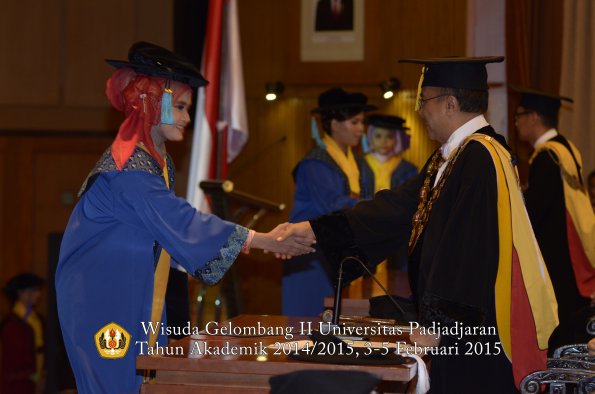 Wisuda Unpad Gel II TA 2014_2015  Fakultas Ilmu Budaya oleh Rektor 036