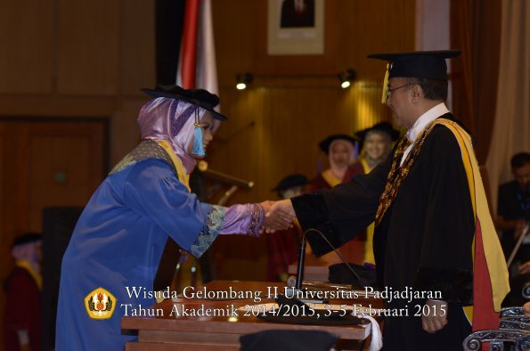 Wisuda Unpad Gel II TA 2014_2015  Fakultas Ilmu Budaya oleh Rektor 038