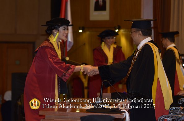 Wisuda Unpad Gel II TA 2014_2015  Fakultas Ilmu Komunikasi oleh Rektor 015