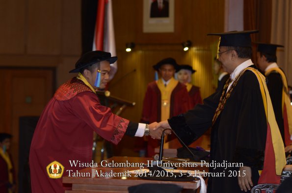Wisuda Unpad Gel II TA 2014_2015  Fakultas Keperawatan oleh Rektor 003