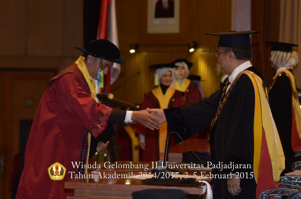 Wisuda Unpad Gel II TA 2014_2015  Fakultas Farmasi oleh Rektor 012