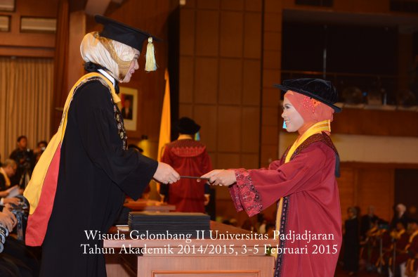 Wisuda Unpad Gel II TA 2014_2015  Fakultas Farmasi oleh Dekan 013
