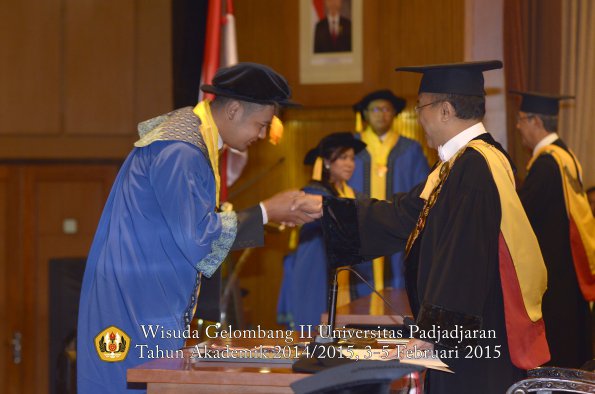 Wisuda Unpad Gel II TA 2014_2015 Fakultas Ekonomi dan Bisnis oleh Rektor 045