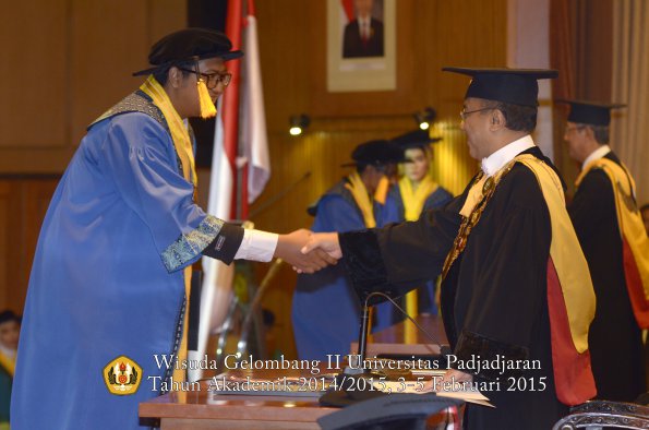 Wisuda Unpad Gel II TA 2014_2015 Fakultas Ekonomi dan Bisnis oleh Rektor 047