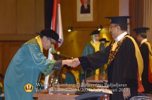 Wisuda Unpad Gel II TA 2014_2015 Fakultas Kedokteran oleh Rektor 004