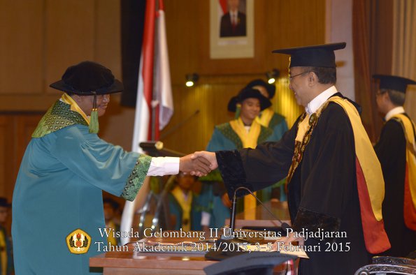 Wisuda Unpad Gel II TA 2014_2015 Fakultas Kedokteran oleh Rektor 013