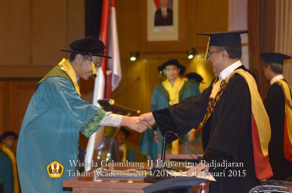 Wisuda Unpad Gel II TA 2014_2015 Fakultas Kedokteran oleh Rektor 015